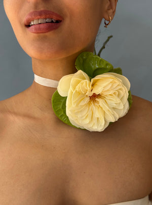 Elegant Botanical Wearable Floral, Green