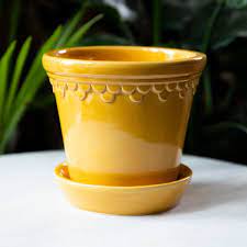 Glazed Castle Pot & Saucer, Bergs