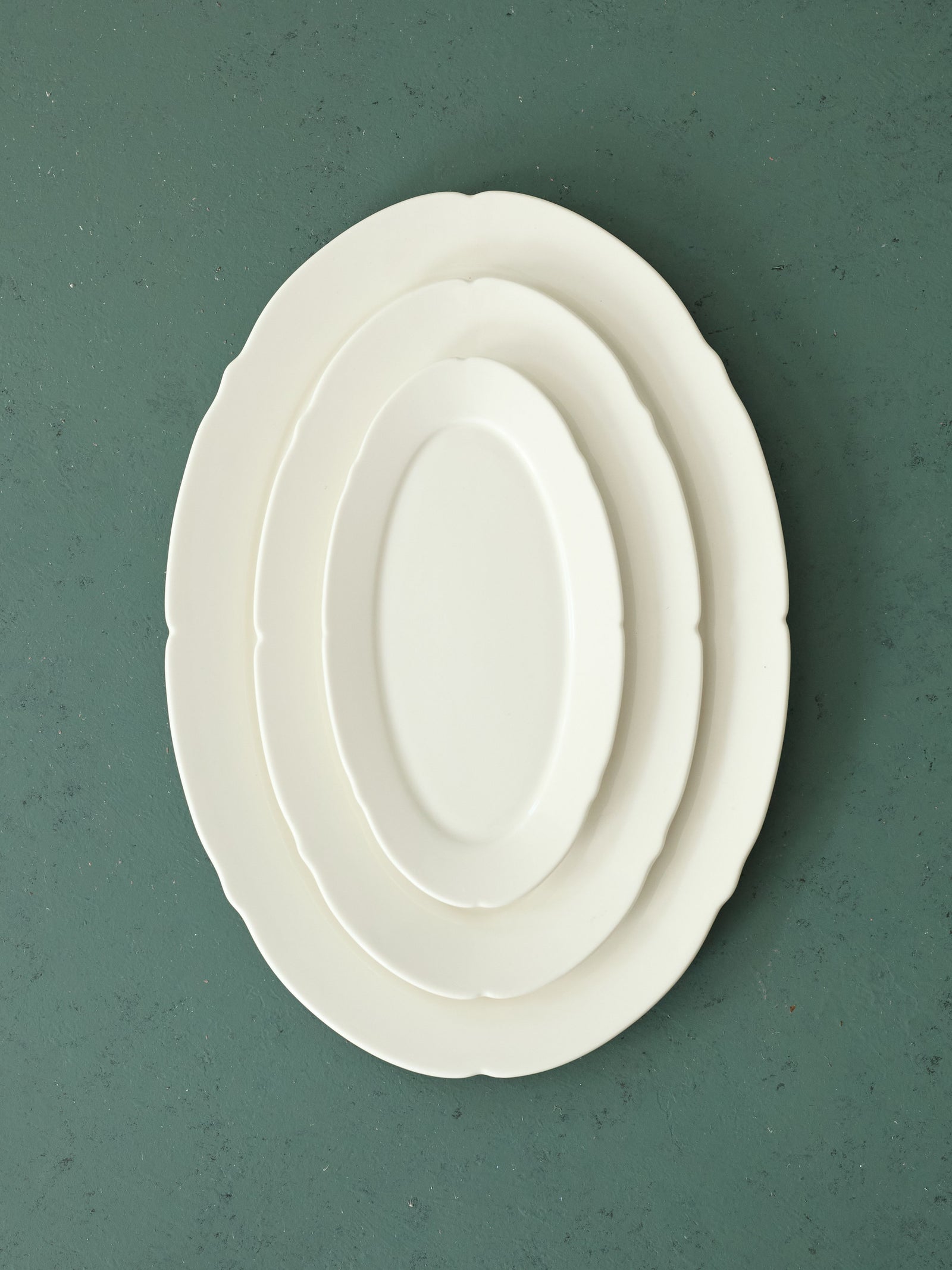 Oval Plate, White Silhouette