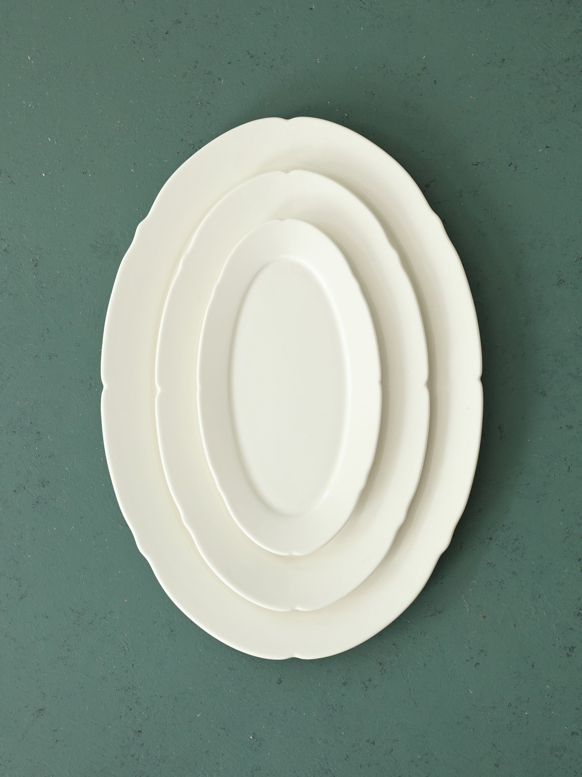 Oval Plate, White Silhouette